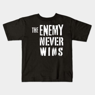 The Enemy never wins Kids T-Shirt